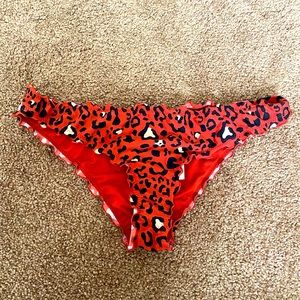 Hollister bikini bottoms 👀